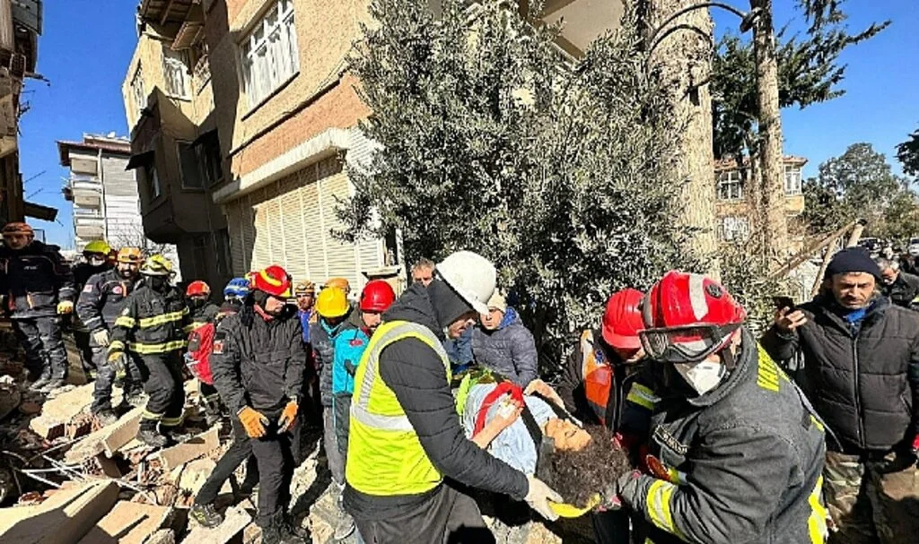 80 Saat Sonra Mucize: 40 Yaşındaki Kadın Kurtarıldı
