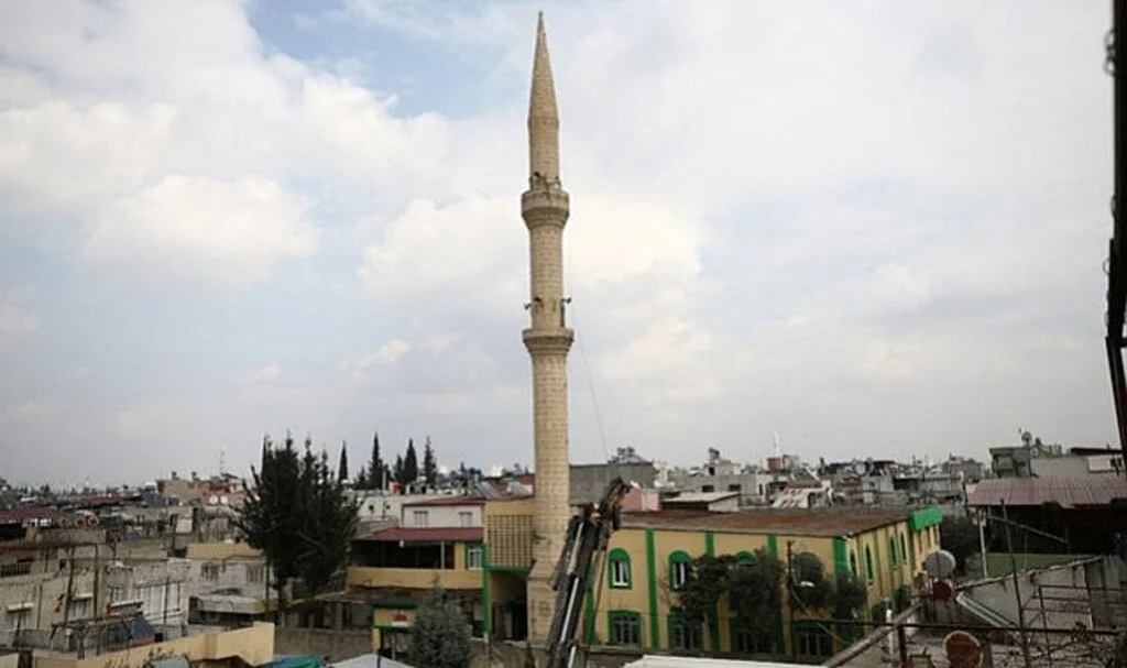 Adana'da Depremde Hasar Gören Minareler Yıkılıyor