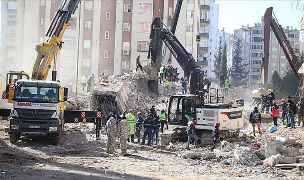 Adana'da Depremde Yıkılan Binalarda Tespit Edilen Kusurlara İlişkin 62 Gözaltı Kararı