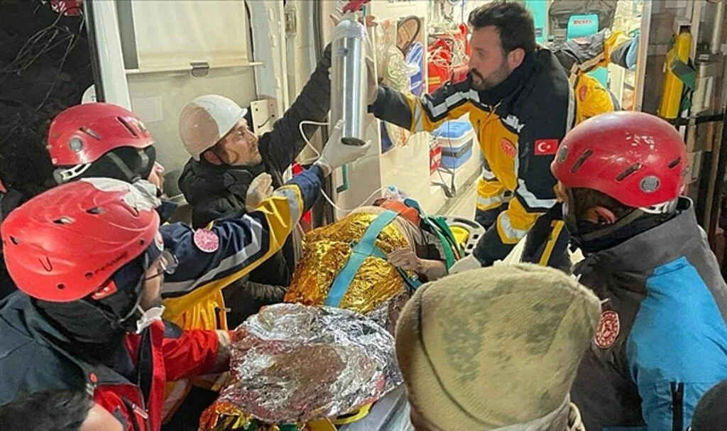 Adıyaman'da 77 Yaşındaki Kadın Depremin 212. Saatinde Kurtarıldı