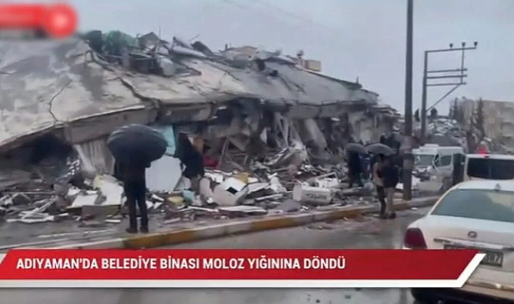 Adıyaman’da Belediye Binası Moloz Yığınına Döndü