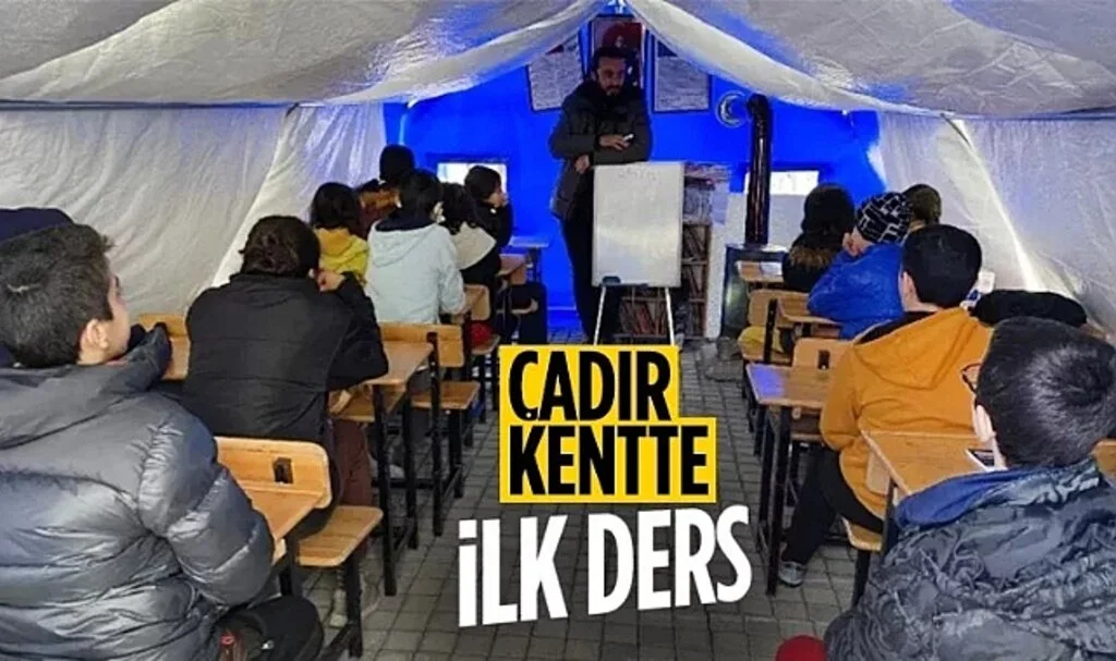 Adıyaman'da çocuklar çadır sınıflarda ders başı yaptı