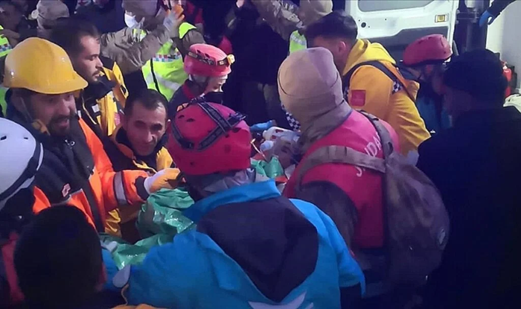 Adıyaman'da Depremin 207. Saatinde Bir Kişi Kurtarıldı