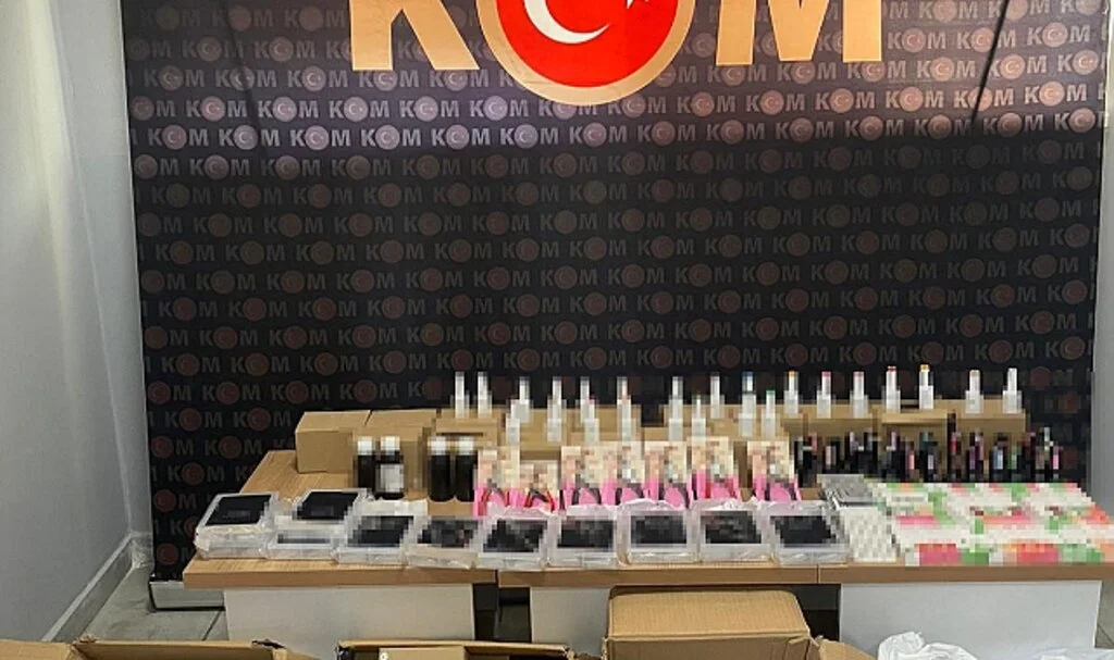Antalya'da Kaçakçılık Operasyonu: 864 Şişe Sahte İçki Ele Geçirildi