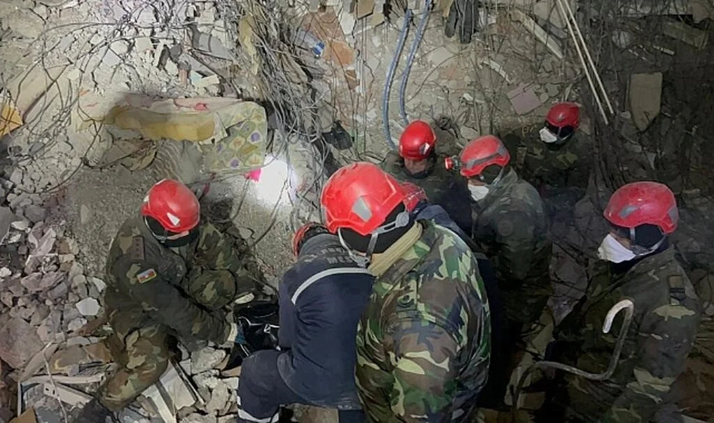  Azerbaycan Ekibi Kahramanmaraş’ta 51 Kişiyi Enkazdan Sağ Çıkardı