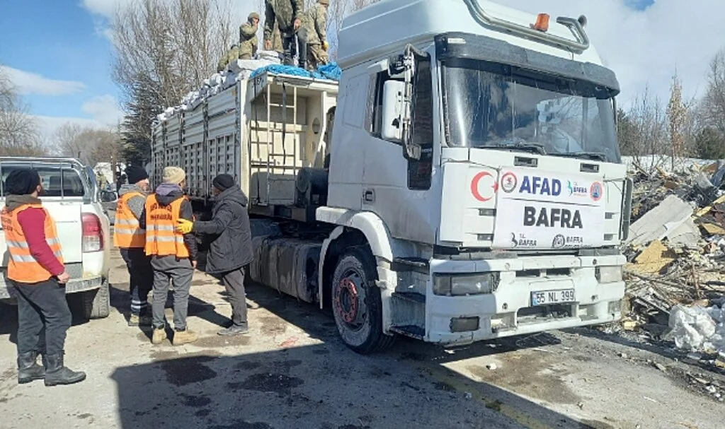 Bafra'dan Deprem Bölgesine Yakacak Desteği