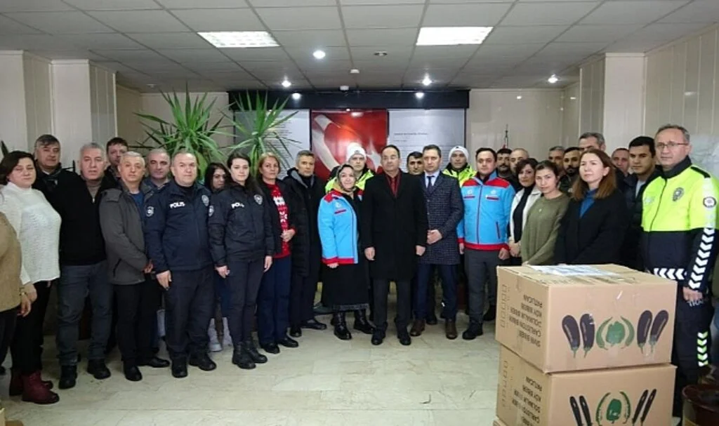Bafra Polisinden Depremzedelere Destek