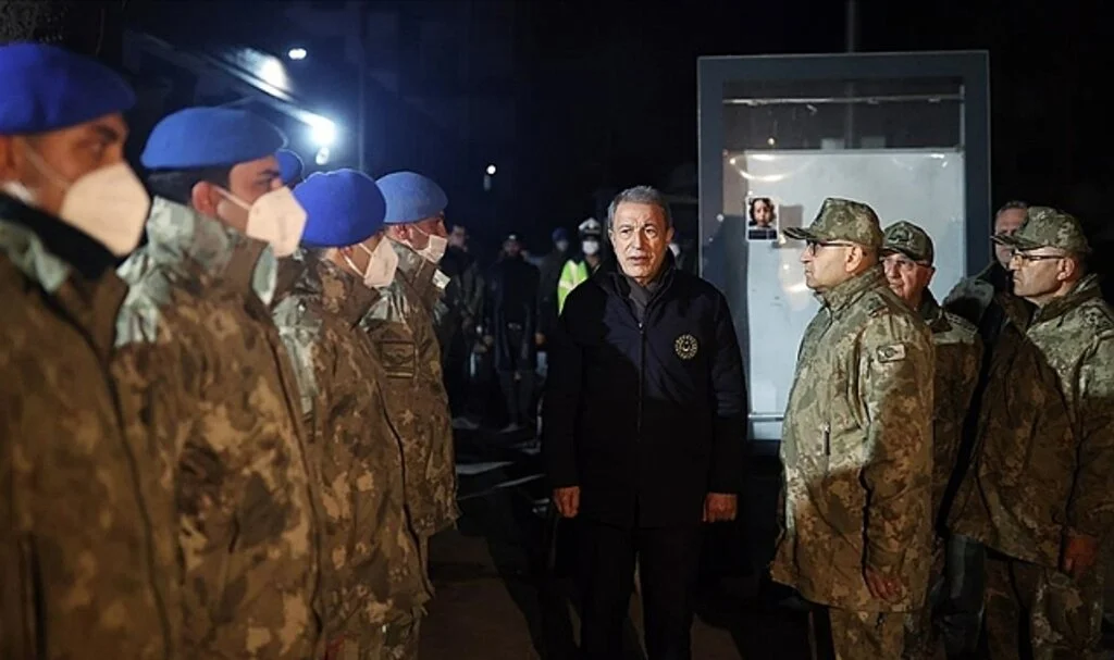 Bakan Akar Hatay'da Gece Çalışmaları İnceledi ve Mehmetçiği Denetledi