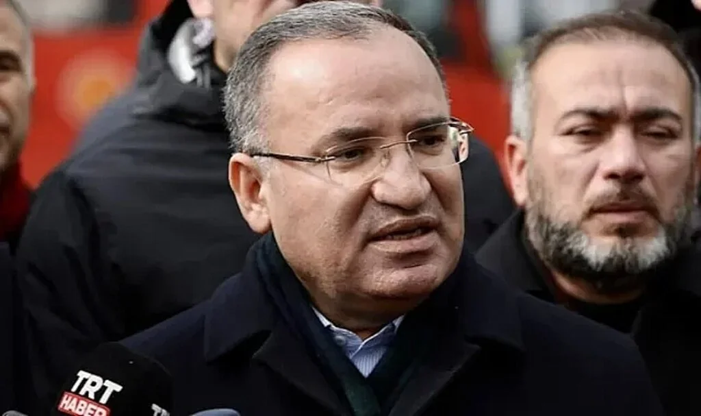 Bakan Bozdağ: Yıkılan Binalarda Sorumluğu Olanlarla İlgili Tahkikat Başlatıldı
