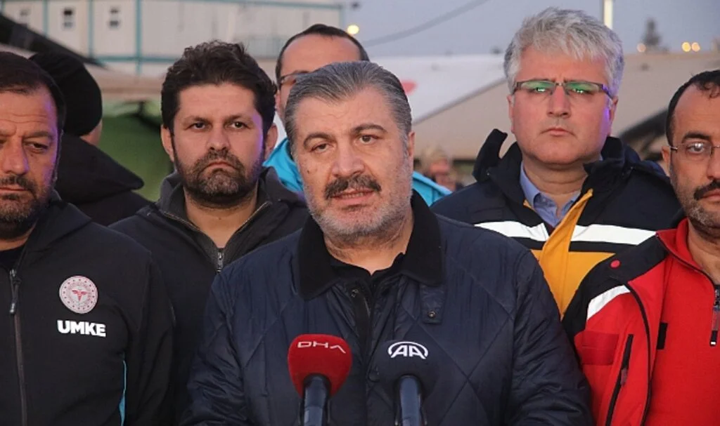 Bakan Koca: "Deprem bölgesinde şu ana kadar herhangi bir bulaşıcı hastalık salgını saptanmadı"