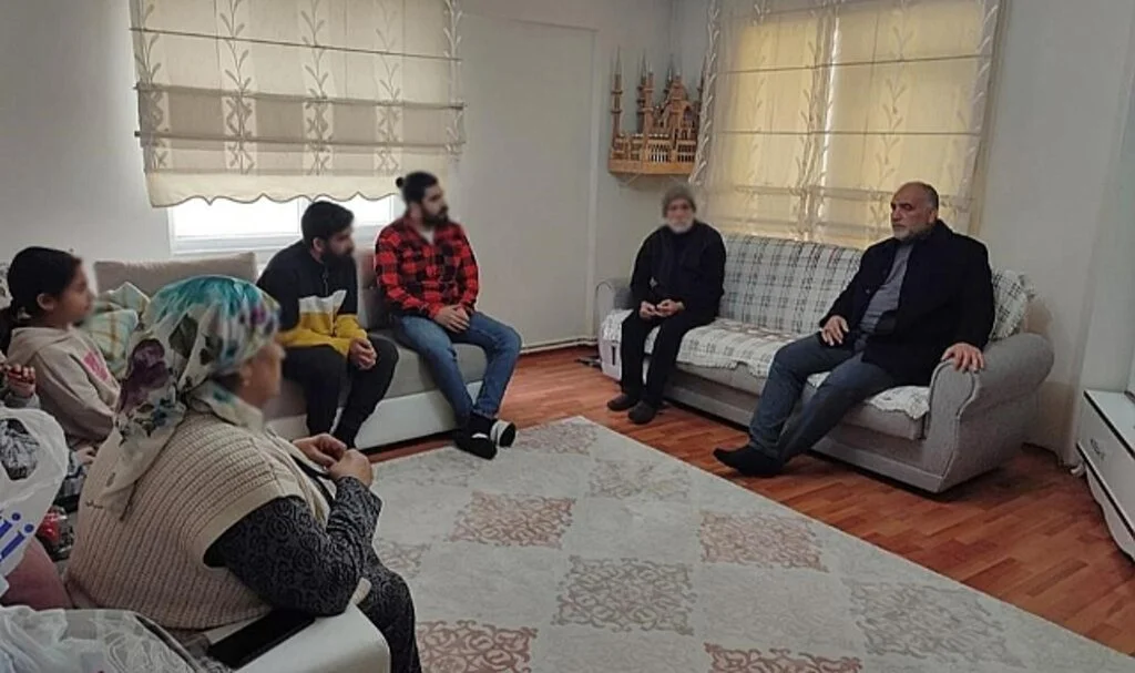 Başkan Sandıkçı'dan Depremzedelere Moral