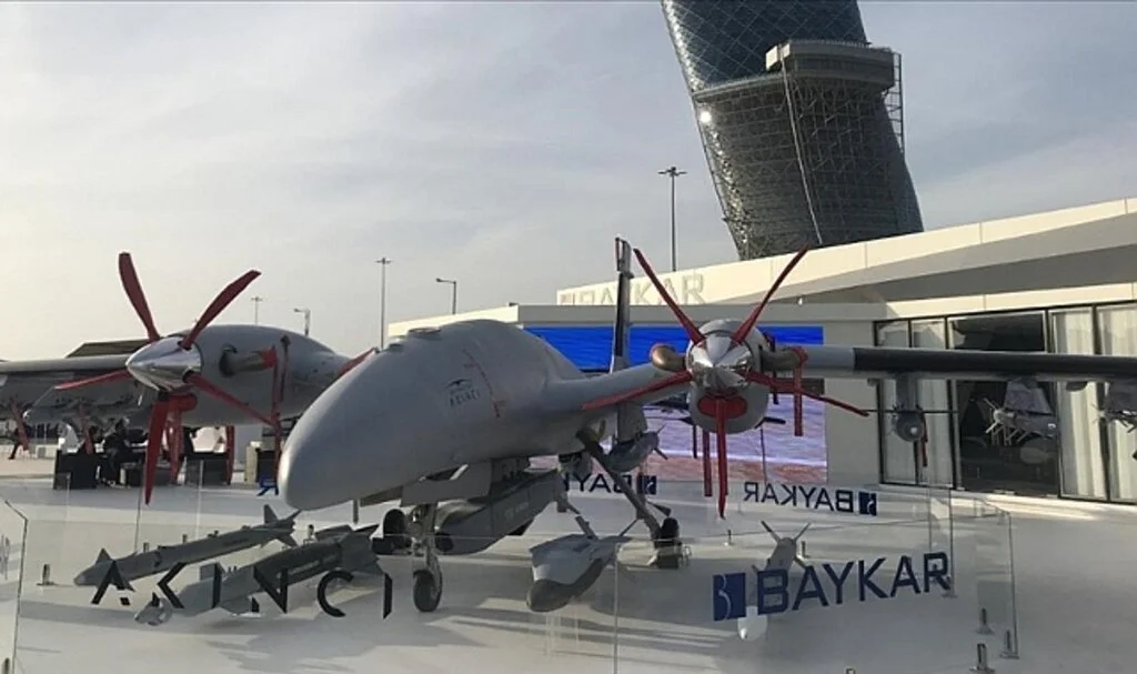 Bayraktar Akıncı TİHA Yurt Dışındaki Bir Savunma Fuarında İlk Kez Sergilendi