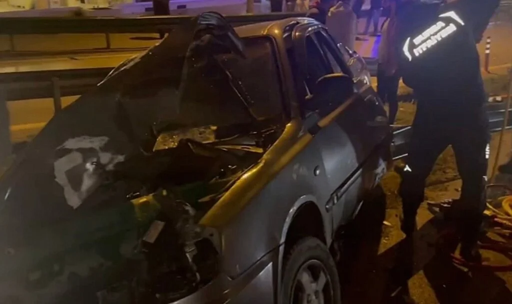 Bursa’da Kontrolden Çıkan Otomobil Bariyerlere Saplandı: 5 Yaralı