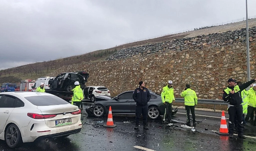 Bursa’da zincirleme trafik kazası: 4 ölü, 7 yaralı