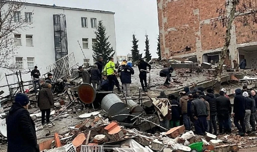 CHP’li Vekiller: ‘Enkazlara Müdahale Yetersiz’