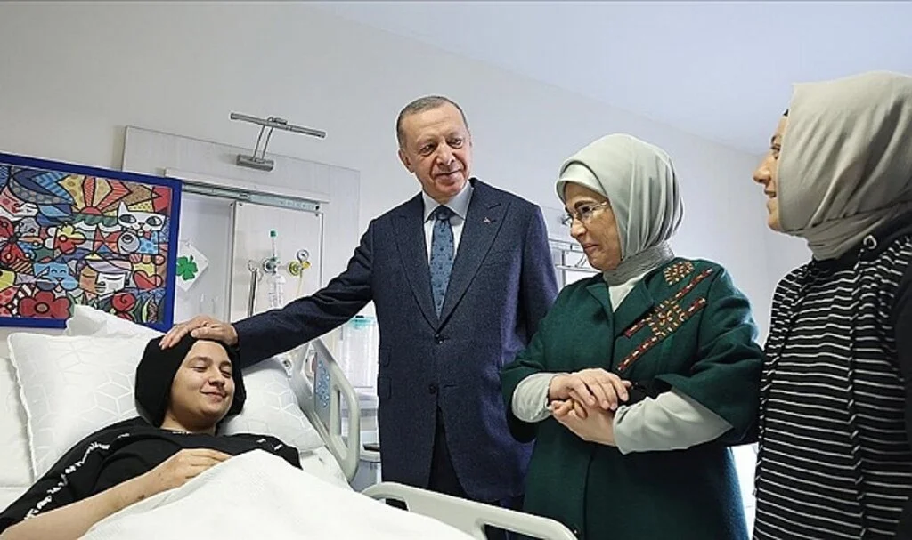 Cumhurbaşkanı Erdoğan Ankara Üniversitesi Tıp Fakültesi'nde Tedavi Gören Depremzedeleri Ziyaret Etti