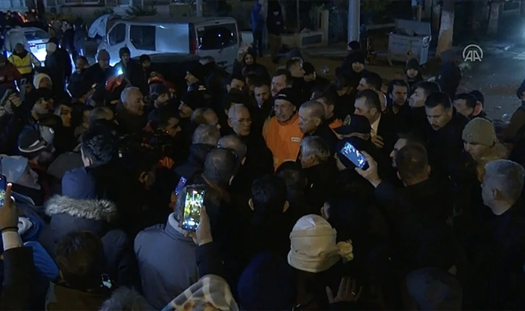 Cumhurbaşkanı Erdoğan, İskenderun ve Adana'da Depremden Etkilenen Bölgelerde İncelemelerde Bulundu