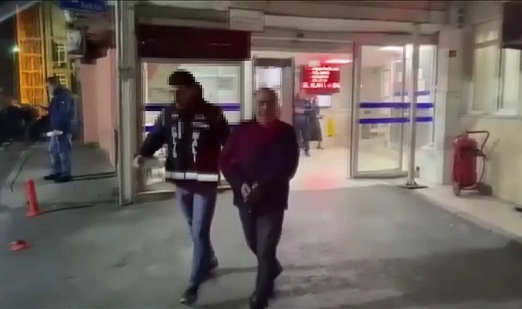 Deprem Bölgesinde Yıkılan Binalara İlişkin 3 Müteahhit İstanbul'da Tutuklandı