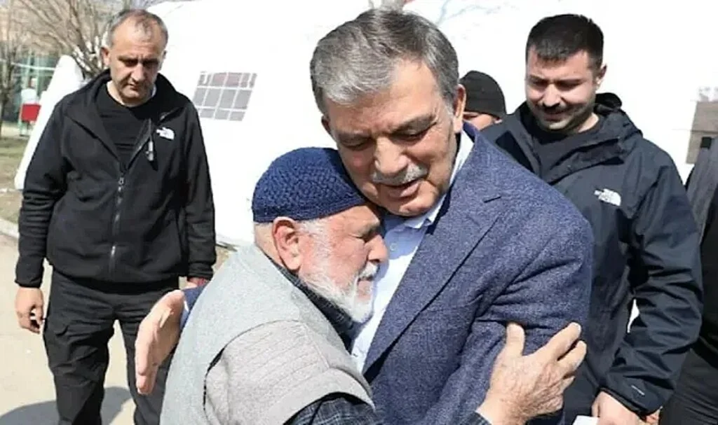 Deprem Bölgesine Giden Abdullah Gül: Asla Affedilmez, Hiç Yakışmaz