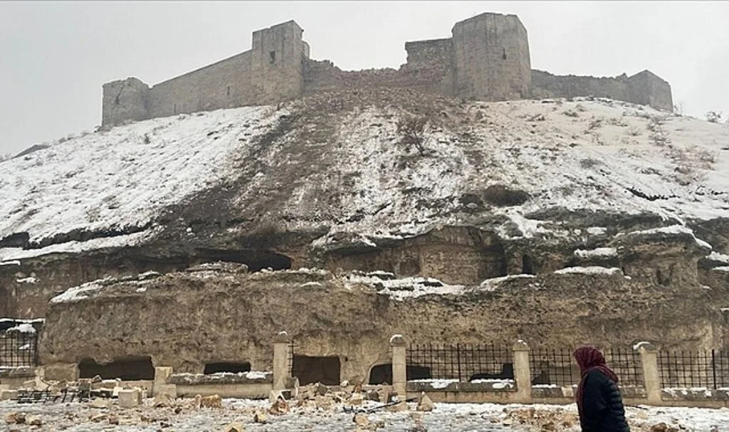 Depremde Tarihi Gaziantep Kalesi De Hasar Gördü