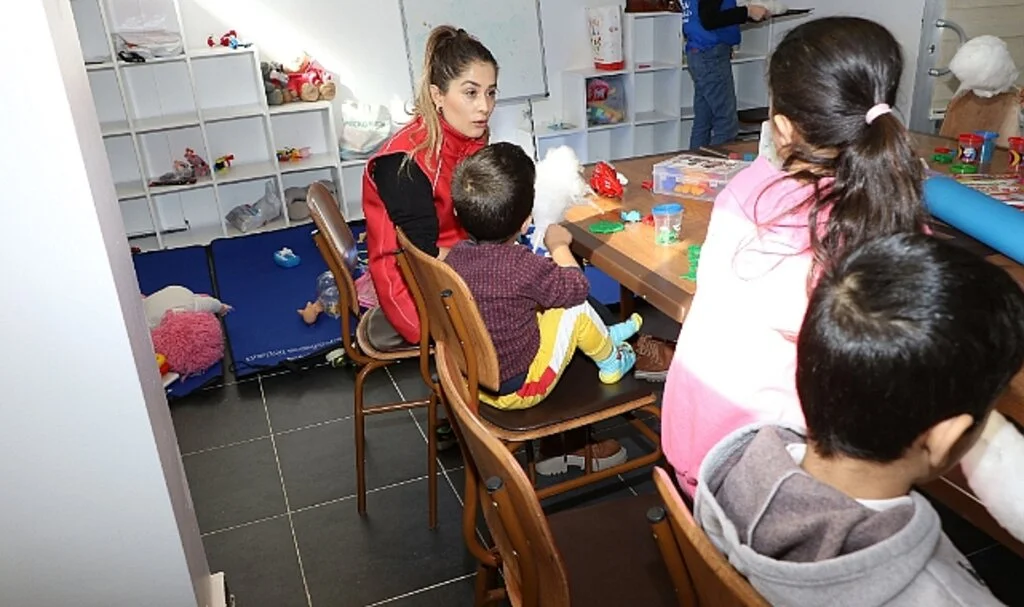 Depremzedeler Yurtlara Yerleştirildi 