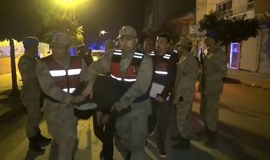Depremzedelerin evlerine giren hırsızlar yakalandı
