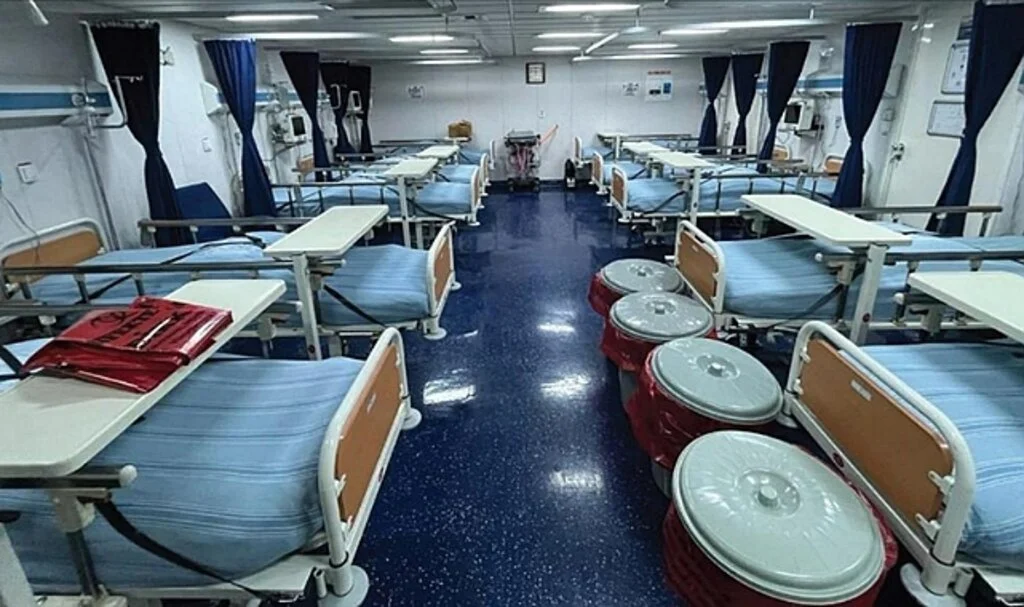 Dev Çıkarma Gemileri Depremzedeler İçin Yüzer Hastane Oldu