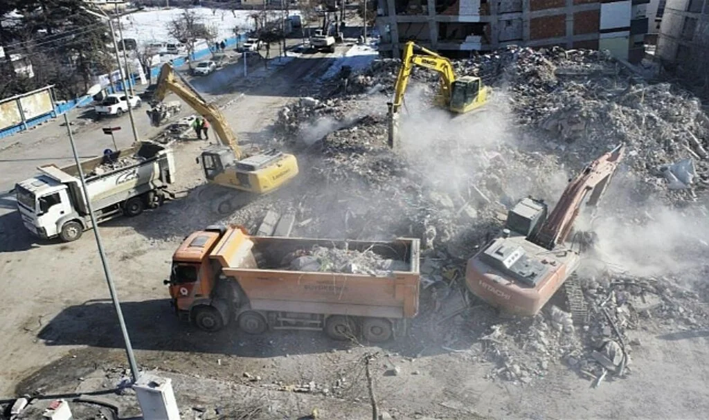 Elbistan’daki 400 Bina Enkazını Samsun Büyükşehir Belediyesi Kaldıracak