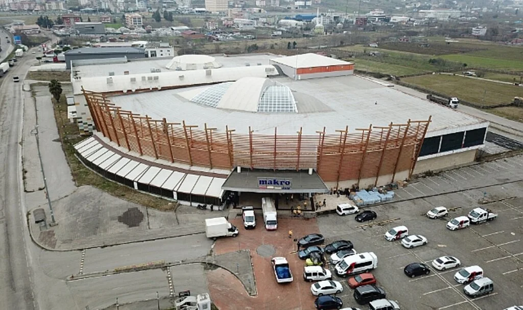 Eski Makro AVM Yardım  Merkezine Dönüştü 
