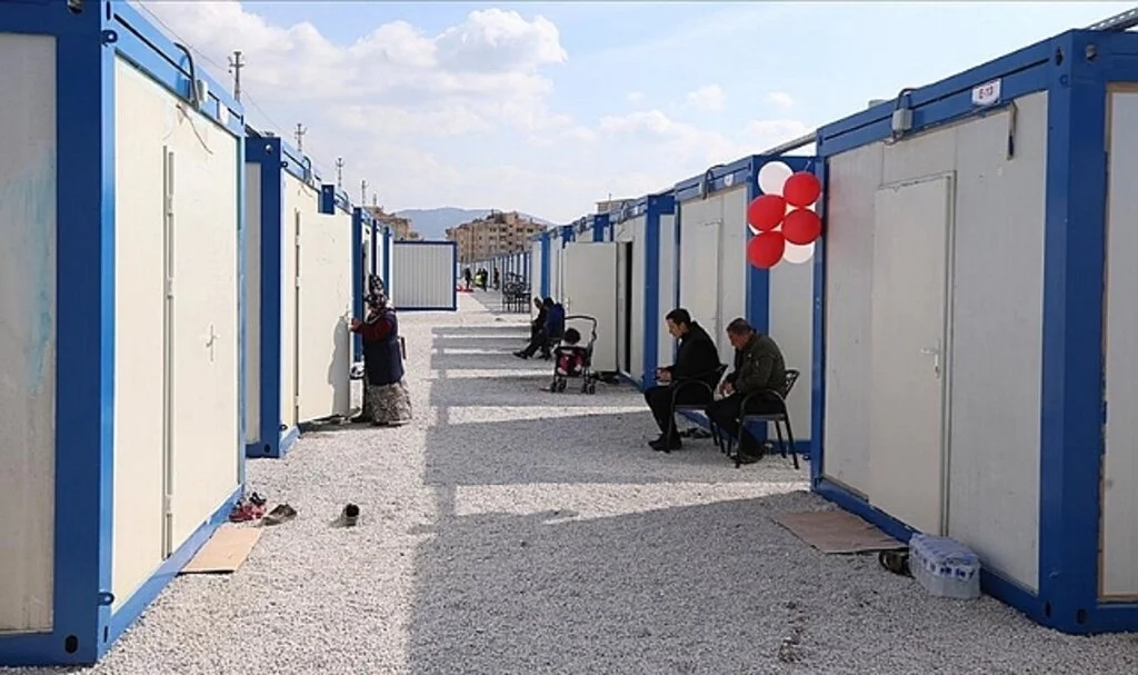 Gaziantep'te Depremzedeler Geçici Barınma Alanlarında Kalmaya Başladı