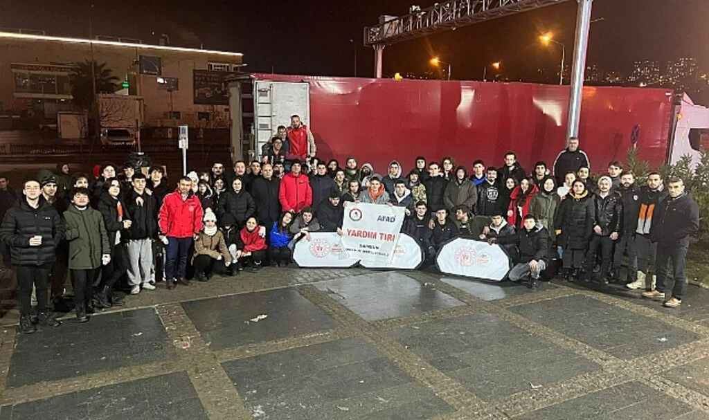 Gençler Gece Gündüz Çalışıyor