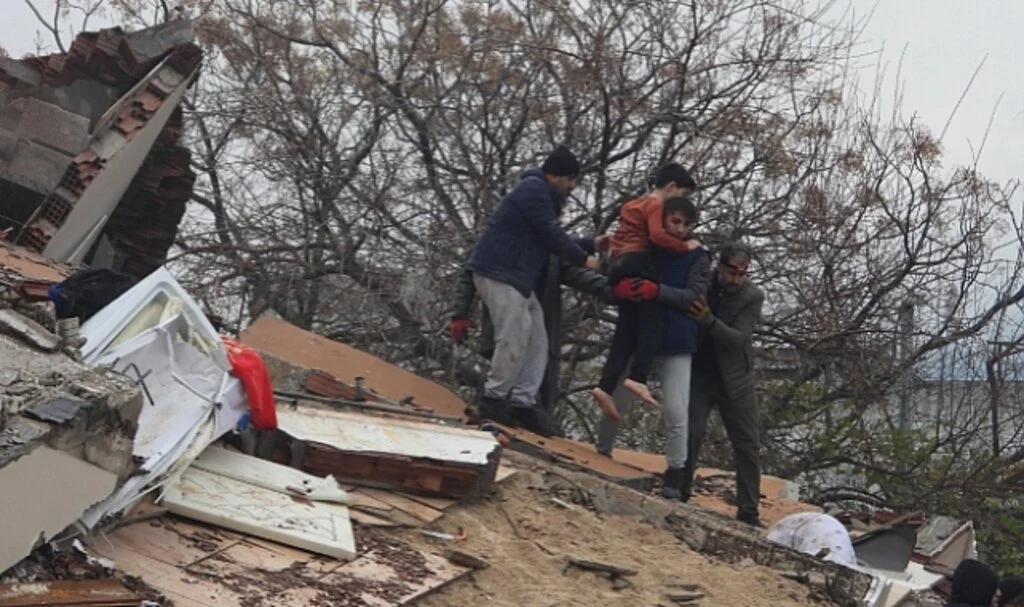 Hatay’da bir çocuk depremden 18 saat sonra sağ kurtarıldı