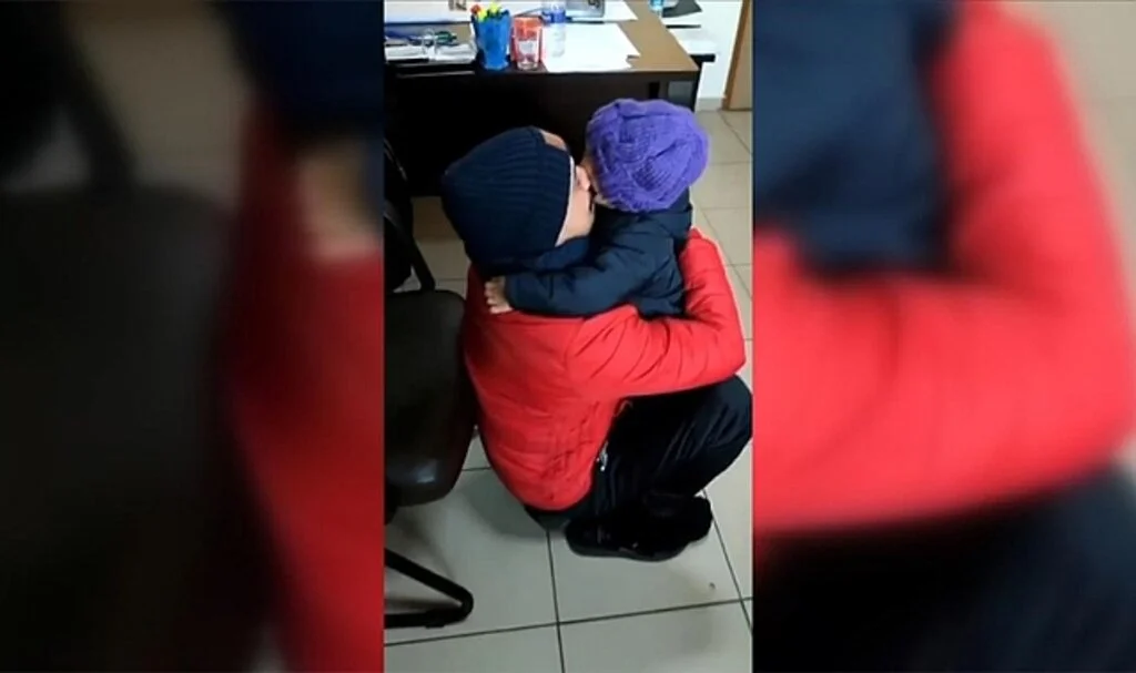 Hatay'da Depremde 4 Kişilik Aileden Sağ Kalan Baba ile Kızı Buluştu