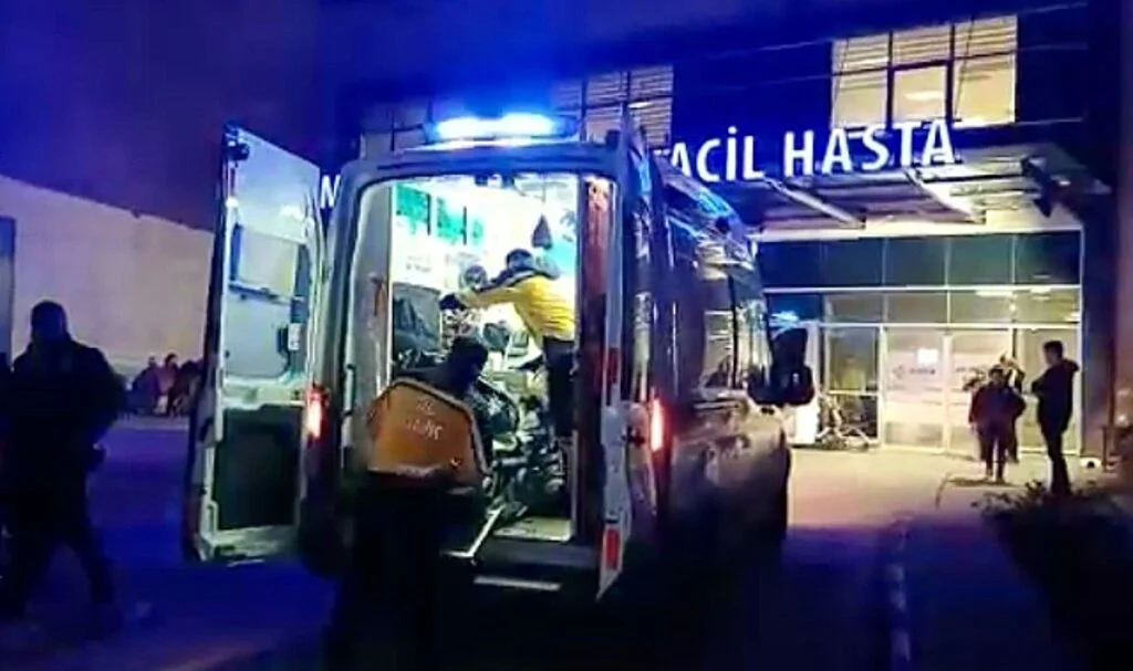 Hatay'da depremde yaralanan bazı vatandaşlar hastaneye getirildi