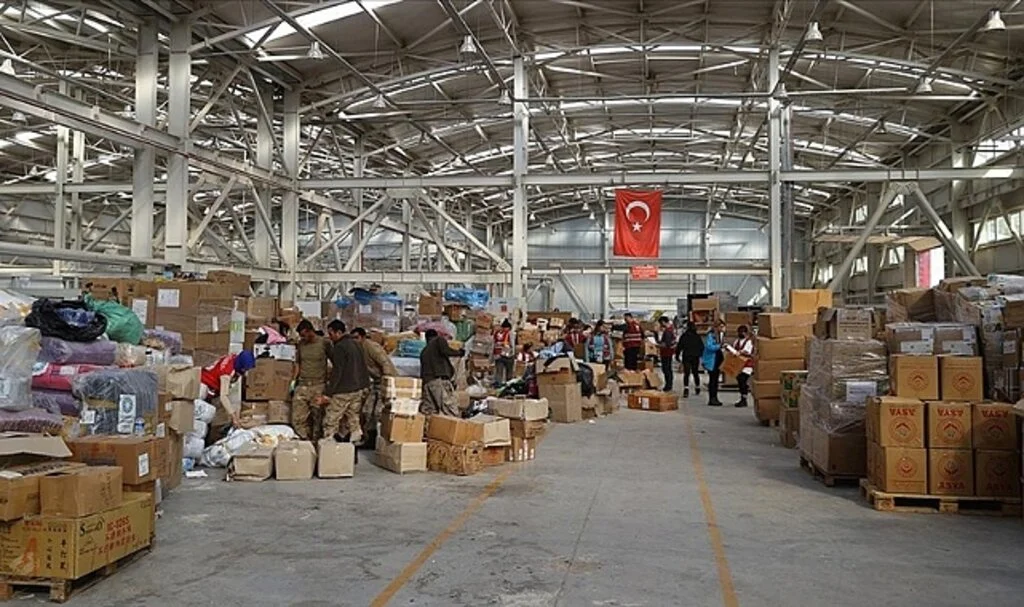 Hatay'da Depremzedelere Yaklaşık 5 Bin 500 Tır Yardım ve 100 Bin Çadır Ulaştırıldı