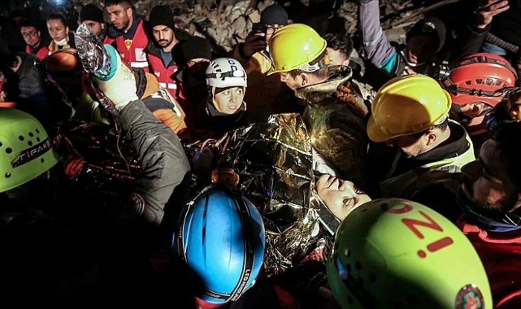 Hatay'da Enkaz Altında Kalan Kadın 136 Saat Sonra Kurtarıldı