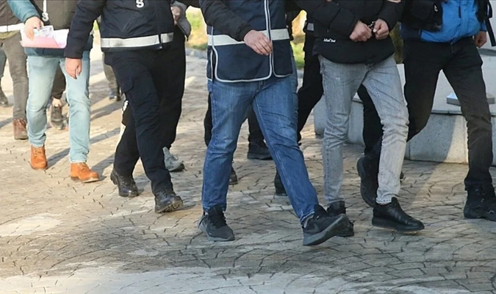Hatay'da Hasarlı Binalardan Hırsızlık Yapan ve Yardım Malzemelerine El Koyan 42 Şüpheli Yakalandı