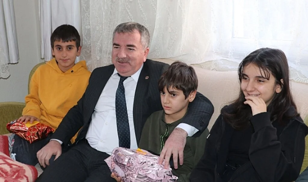 Havza Belediye Başkanı Özdemir'den Depremzedelere Ziyaret