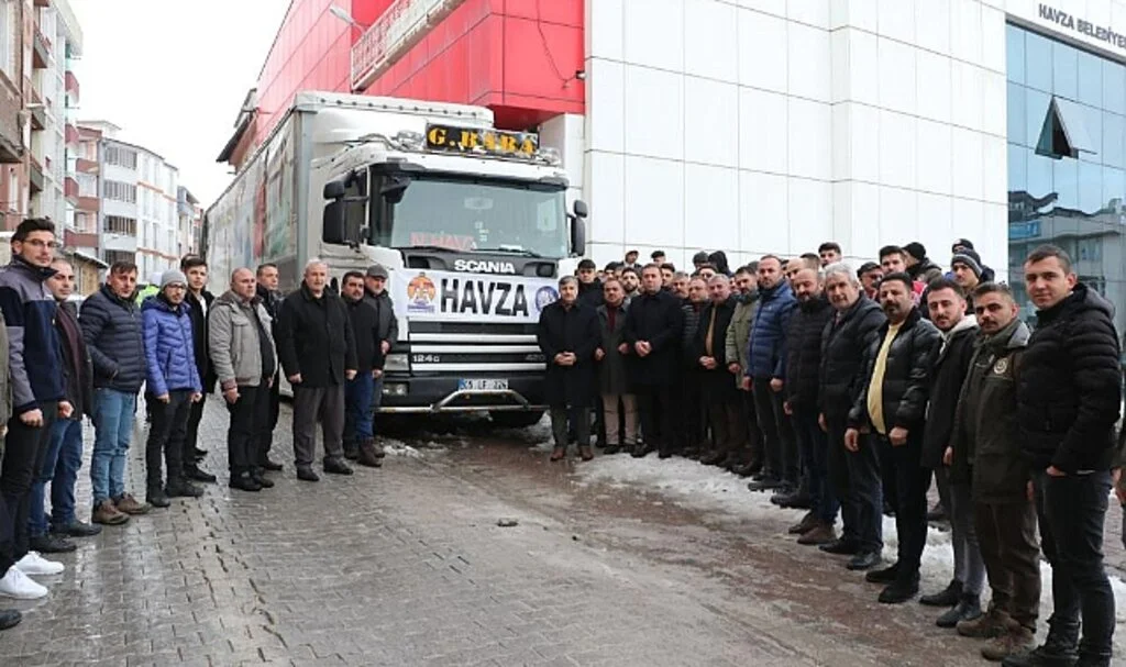 Havza’dan Deprem Bölgesine 4 Tır Yardım