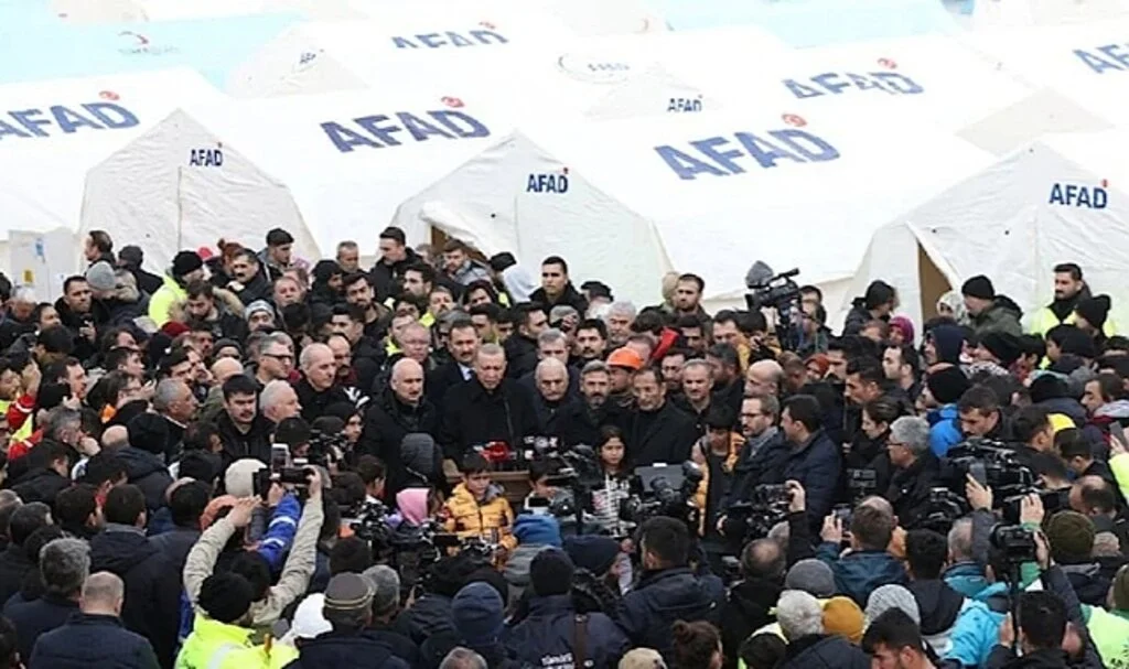 Hukukçulardan Erdoğan ve Bakanlar Hakkında Suç Duyurusu