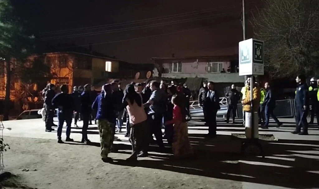 İki Grup Arasında Taşlı, Sopalı Park Yeri Kavgası: 6 Yaralı