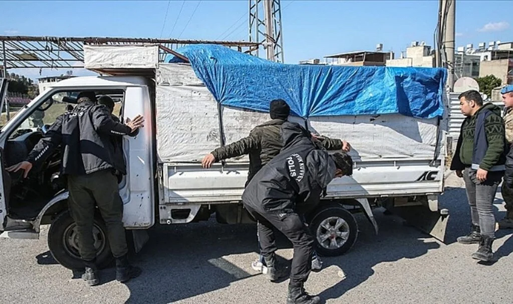 İskenderun'da Güvenlik Güçleri Hırsız ve Yağmacılara Karşı Denetim Yapıyor
