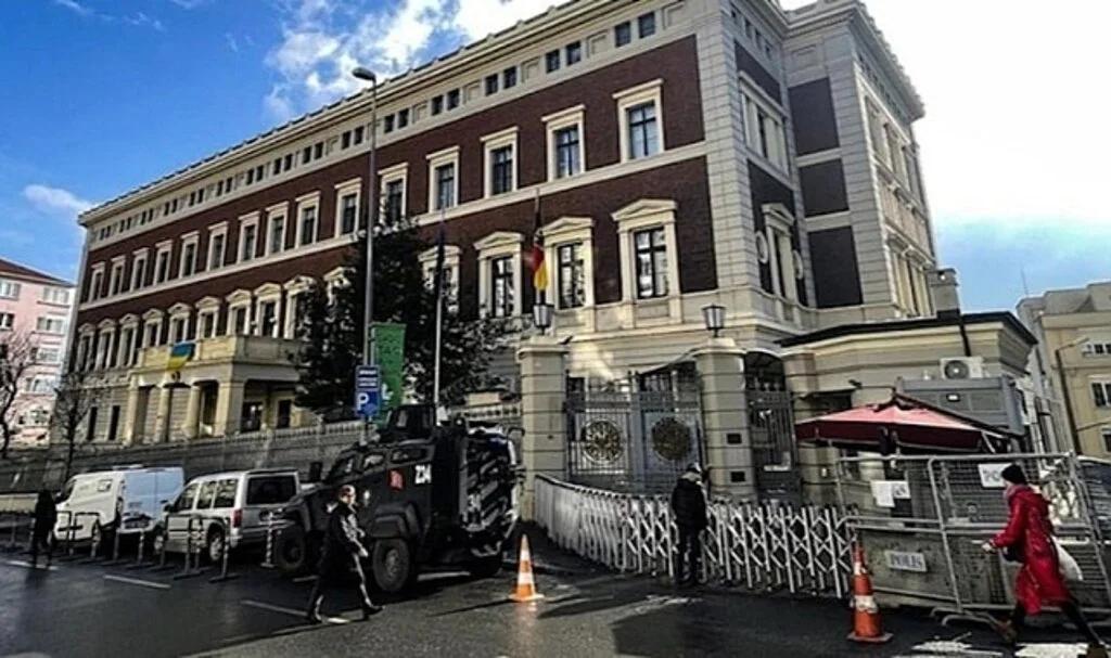 İstanbul’daki Alman Konsolosluğu Güvenlik Gerekçesiyle Kapatıldı