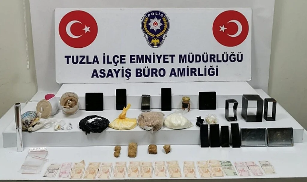 İstanbul Pendik'te Uyuşturucu Temin Etmek İsterken Polise Yakalandılar