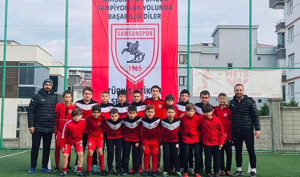 İSTİKLALSPOR DEPREM MAĞDURU ÇOCUKLARIN YANINDA