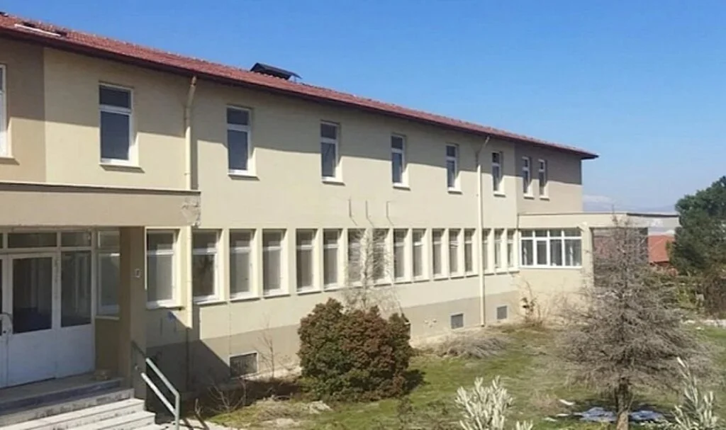 İYİ Parti Denizli Milletvekili Yasin Öztürk; Boş Yurdu Depremzedelere Tahsis Etmediler