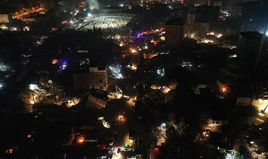 Kahramanmaraş'taki "Can Kurtarma" Telaşı Fotoğraf Karesinde