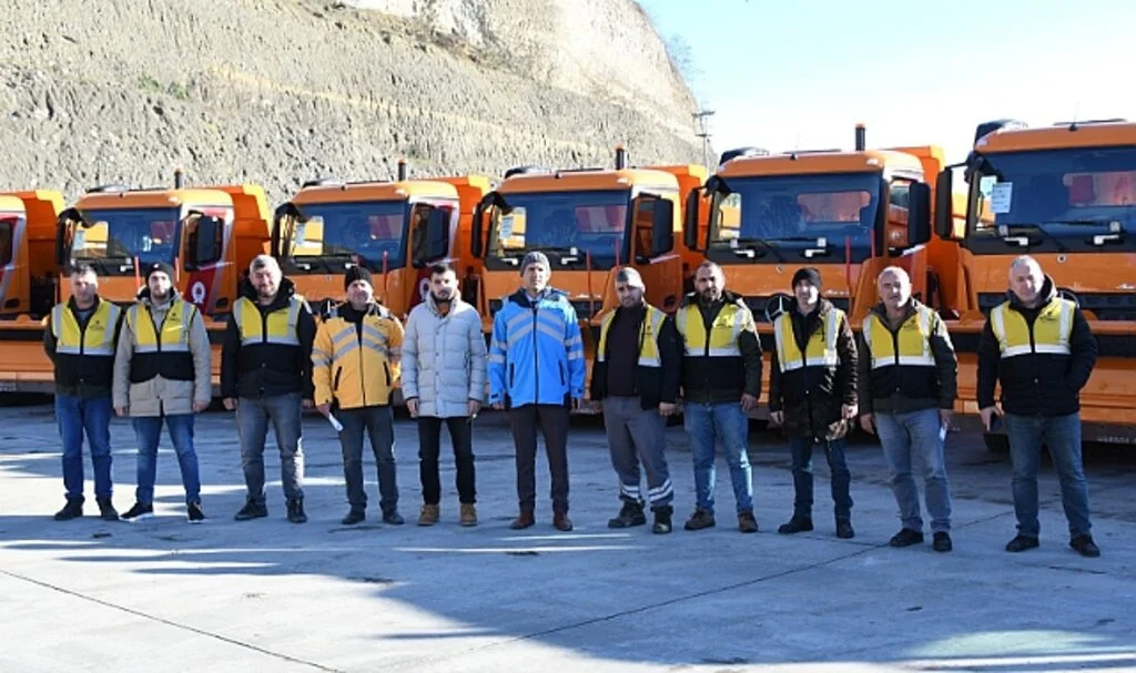 Kar Yağdı Ekipler  Alarma Geçti