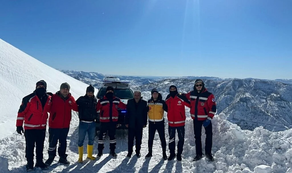 Karın Geçit Vermediği Mezrada Mahsur Kalan Depremzedeler
