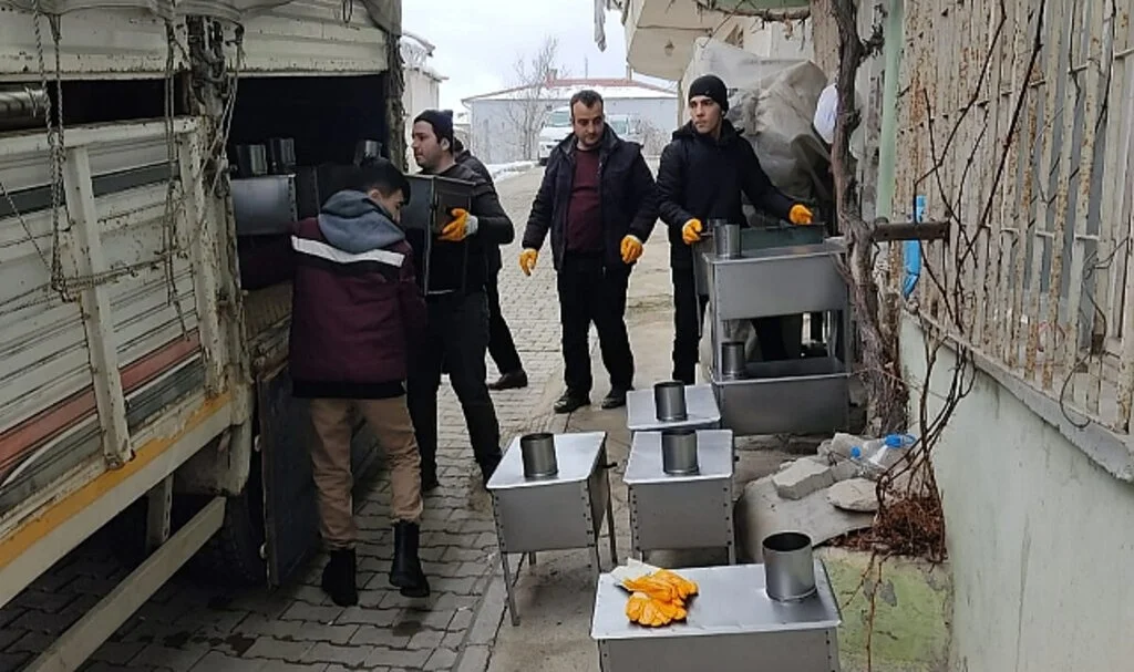 Kavak'tan Deprem Bölgesine Yardımlar Sürüyor